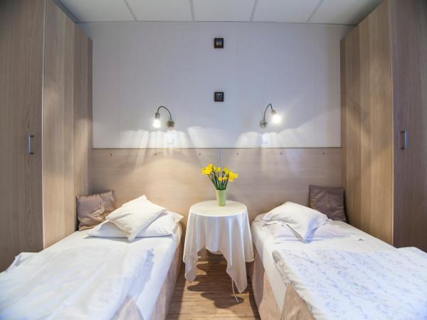 Akacja Pokoje Gościnne : photo 4 de la chambre chambre lits jumeaux