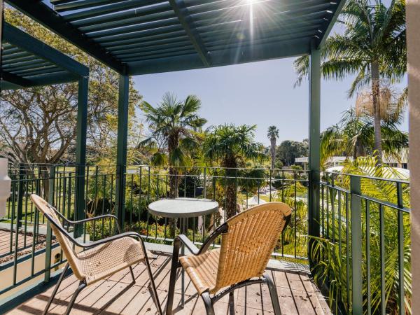 Joondalup Resort : photo 6 de la chambre chambre lit king-size - vue sur lac