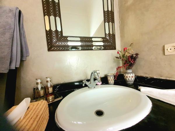 Riad Dar Zouar & Spa : photo 1 de la chambre chambre double supérieure