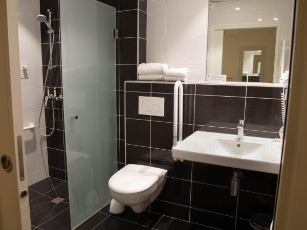 Hotelo Lyon Ainay : photo 2 de la chambre chambre lit queen-size - accessible aux personnes à mobilité réduite