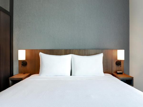 Hyatt Place Ottawa West : photo 1 de la chambre chambre lit king-size avec canapé-lit