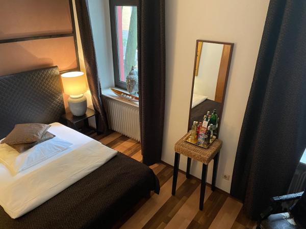 Hotel Am Volksgarten : photo 3 de la chambre chambre double basique