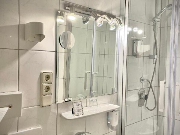 Hotel Am Volksgarten : photo 1 de la chambre chambre double basique