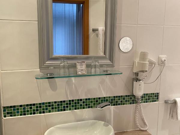 Hotel Am Volksgarten : photo 8 de la chambre chambre double basique