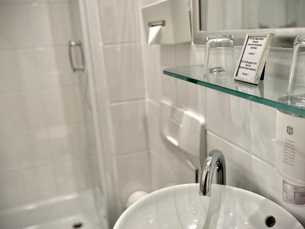 Hotel Am Volksgarten : photo 6 de la chambre chambre double standard