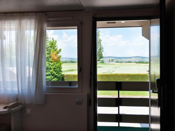 Campanile Beaune : photo 9 de la chambre chambre lits jumeaux