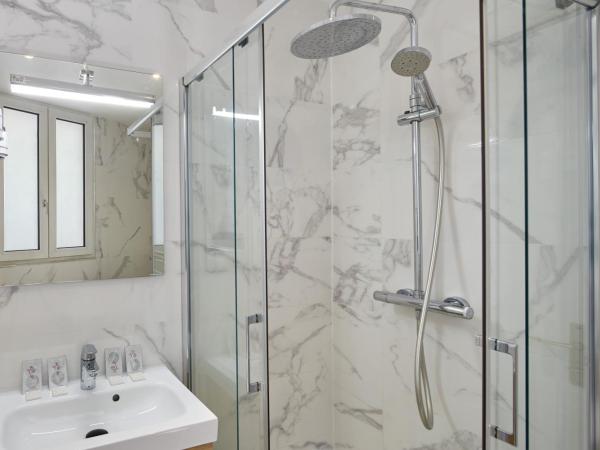 Grand Hotel Nouvel Opera : photo 1 de la chambre  chambre double standard avec douche ou baignoire