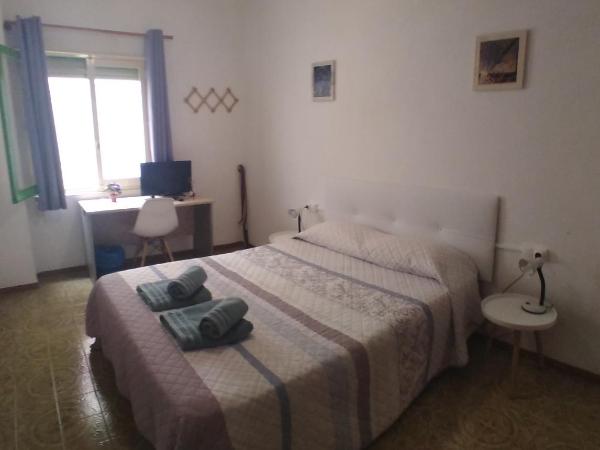 LOVE ALICANTE : photo 6 de la chambre chambre double avec salle de bains commune