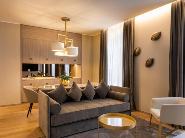 Rosa Grand Milano - Starhotels Collezione : photo 6 de la chambre grand appartement 2 chambres duomo