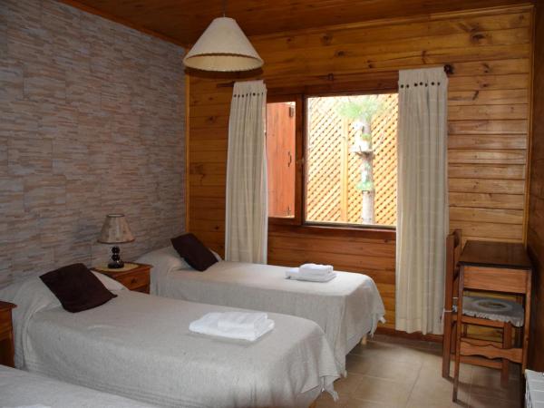 Hosteria Rukahué : photo 5 de la chambre chambre triple avec salle de bains privative