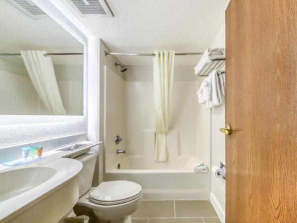 Baymont by Wyndham Orlando-International Dr-Universal Blvd : photo 2 de la chambre chambre avec 2 grands lits queen-size