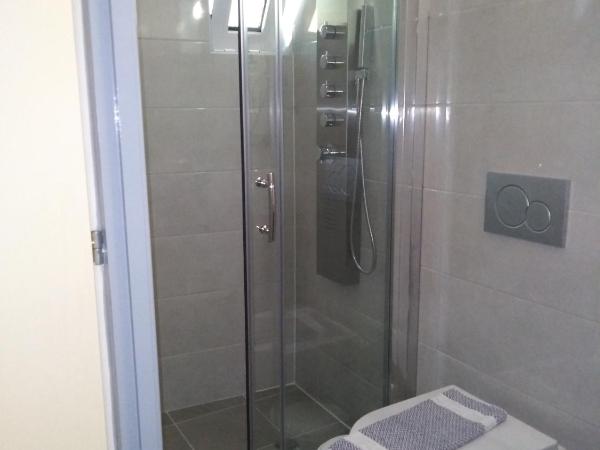 Souvlakis Pool Suites (S.P.S) : photo 3 de la chambre chambre familiale avec balcon