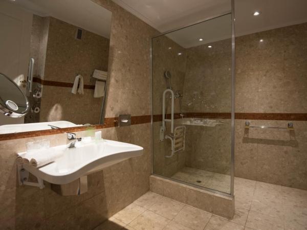 Holiday Inn Cordoba, an IHG Hotel : photo 5 de la chambre chambre lit king-size avec baignoire accessible aux personnes à mobilité réduite