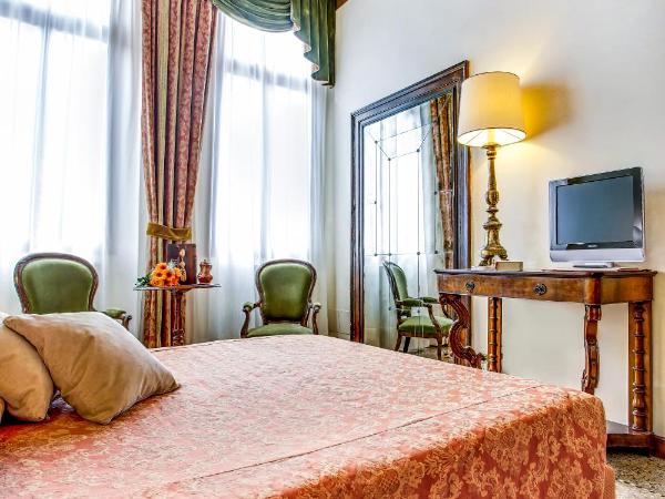 Palazzo Schiavoni Residenza d'epoca & Suite-Apartments : photo 3 de la chambre chambre double ou lits jumeaux avec vue