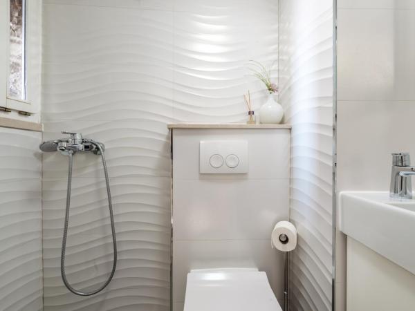 San Pietro apartment : photo 3 de la chambre digital nomads package - apartment with city view