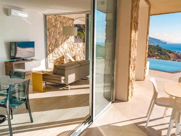 Isola Bella Infinity Suites : photo 10 de la chambre appartement supérieur avec piscine privée