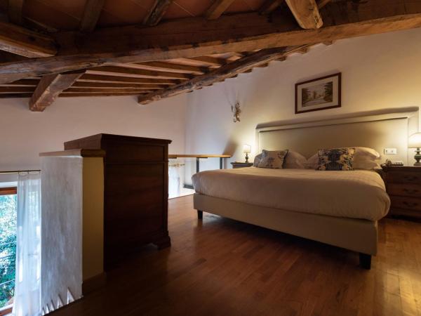 Villa Scacciapensieri Boutique Hotel : photo 8 de la chambre chambre triple supérieure - annexe