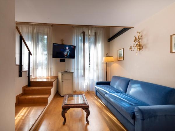 Villa Scacciapensieri Boutique Hotel : photo 9 de la chambre chambre triple supérieure - annexe