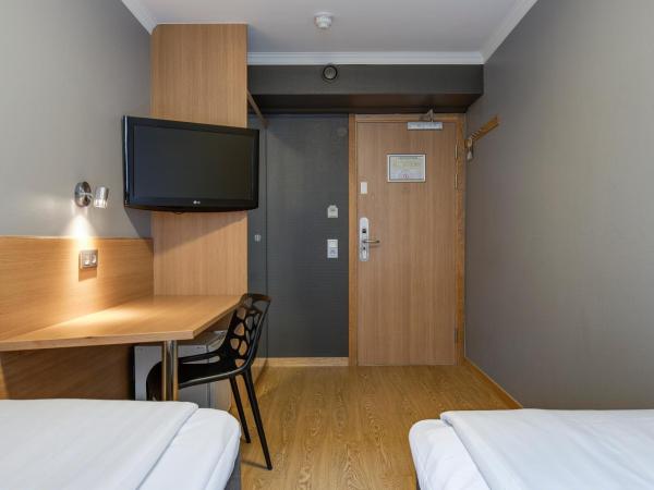 Göteborgs Mini-Hotel : photo 2 de la chambre chambre double/lits jumeaux avec salle de bains commune