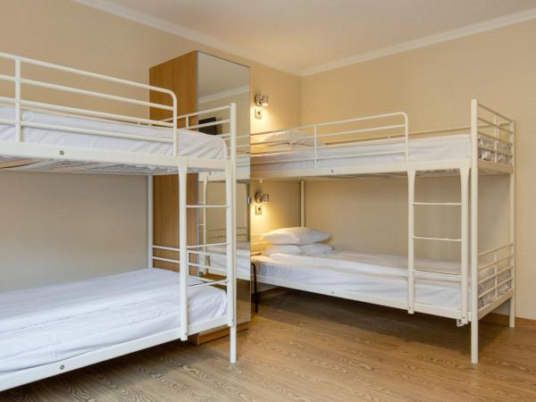 Göteborgs Mini-Hotel : photo 1 de la chambre chambre triple avec salle de bains commune