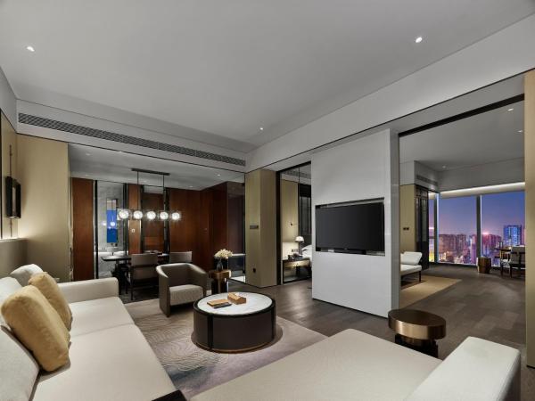 InterContinental Dongguan, an IHG Hotel : photo 4 de la chambre one-bedroom suite with dining area