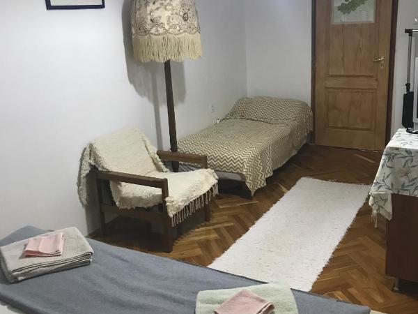 Hív-Lak Apartman : photo 4 de la chambre chambre familiale avec salle de bains privative