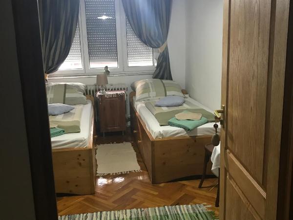 Hív-Lak Apartman : photo 5 de la chambre chambre familiale avec salle de bains privative