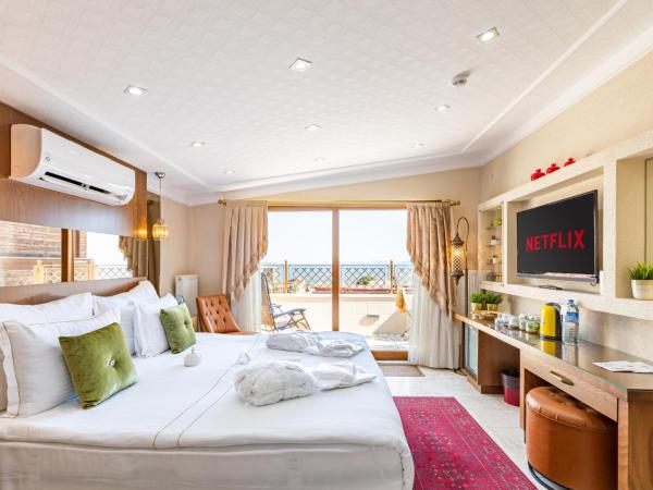 Best Point Hotel-Old City Sultanahmet : photo 1 de la chambre suite 2 chambres avec terrasse privée et hammam - vue sur mer