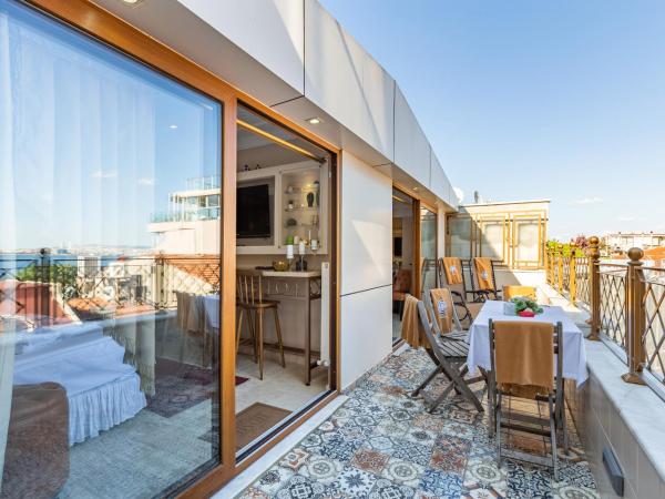 Best Point Hotel-Old City Sultanahmet : photo 6 de la chambre suite 2 chambres avec terrasse privée et hammam - vue sur mer