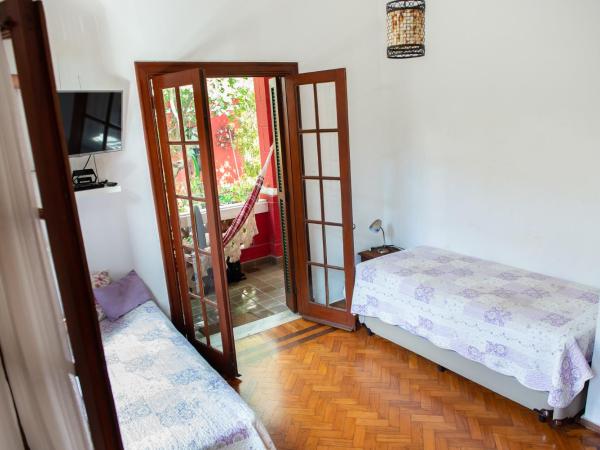 Casa Vermelha : photo 1 de la chambre chambre triple avec balcon