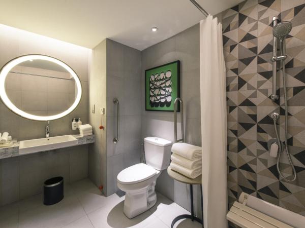 Holiday Inn Johor Bahru City Centre, an IHG Hotel : photo 2 de la chambre chambre lit king-size standard - accessible aux personnes à mobilité réduite
