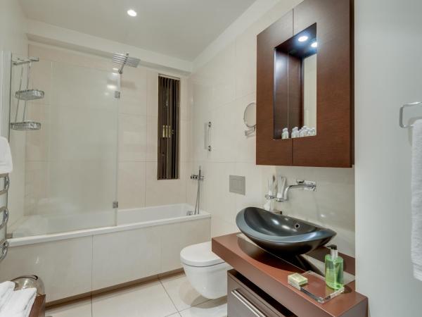 Black Pearl Apartment Hotel : photo 8 de la chambre suite en appartement de grand standing avec balcon