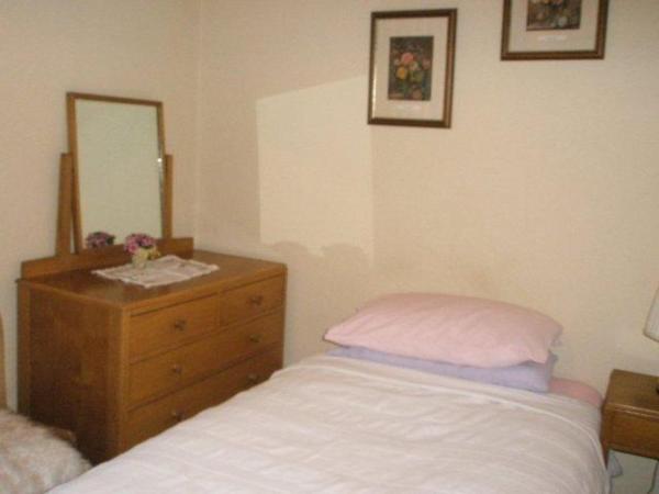 Kew Gardens National Archives Forest Road : photo 9 de la chambre chambre lits jumeaux avec salle de bains commune