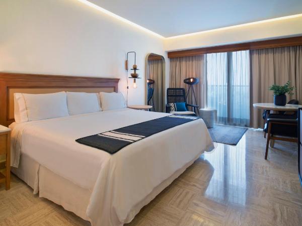 Fiesta Americana Puerto Vallarta All Inclusive & Spa : photo 1 de la chambre chambre lit king-size supérieure - vue partielle sur océan