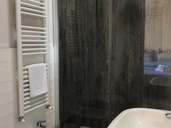 Le Castellacce : photo 3 de la chambre chambre double avec salle de bains privative