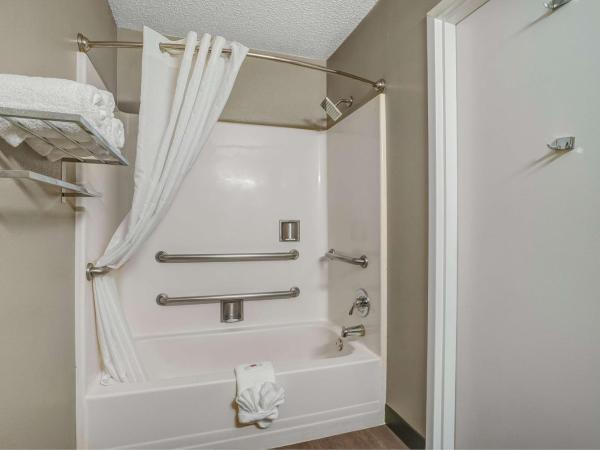 Studio 6-Atlanta, GA - Chamblee : photo 4 de la chambre chambre lit queen-size adaptée aux personnes à mobilité réduite - fumeurs