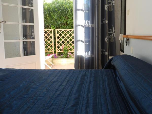 Hôtel SOLE E MARE : photo 2 de la chambre chambre double - vue sur jardin