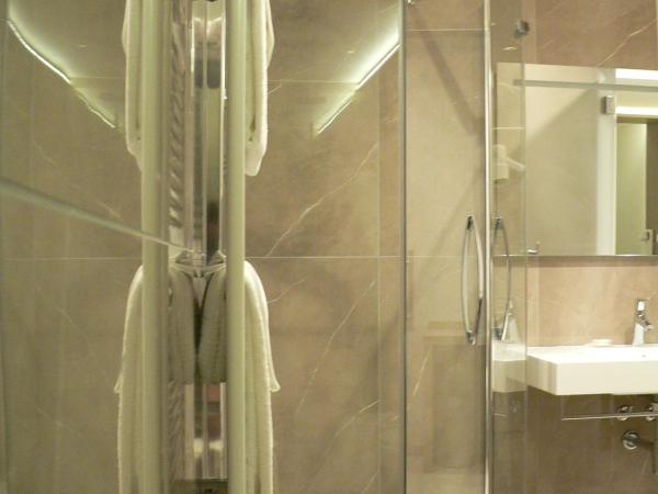 Hotel Soperga : photo 2 de la chambre chambre quadruple avec salle de bains privative