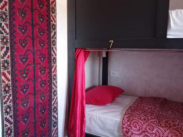 Stork Marrakech Luxury Hostel : photo 1 de la chambre lit superposé dans dortoir pour femmes