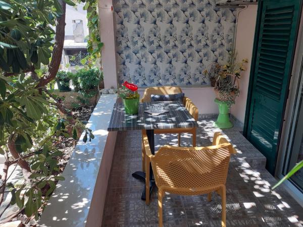 Guest House Damir : photo 1 de la chambre chambre double avec terrasse