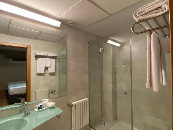 U Hotel Villa-Gomá : photo 1 de la chambre chambre lits jumeaux