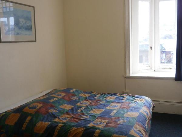 Launceston Backpackers : photo 1 de la chambre chambre double avec salle de bains commune
