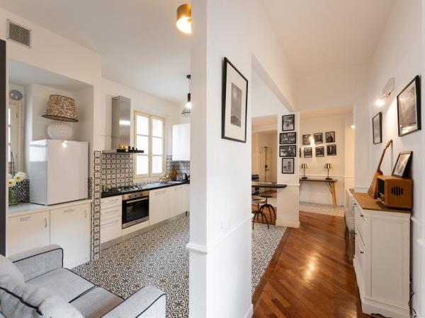 Entire flat with 6 Rooms & 6 Bathrooms, 210 SQMs at Most Historical Center with LIFT !!! : photo 10 de la chambre chambre double deluxe