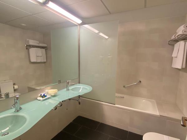 U Hotel Villa-Gomá : photo 3 de la chambre triple room (twin beds + sofa bed)