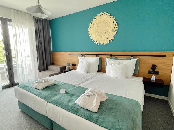 Hotel Nestos : photo 1 de la chambre chambre double ou lits jumeaux avec balcon et vue latérale sur la mer
