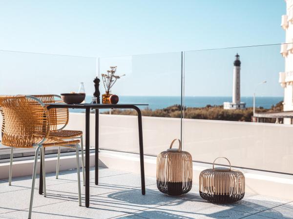 Le Garage Biarritz Hôtel : photo 10 de la chambre suite atelier avec terrasse - vue partielle sur océan