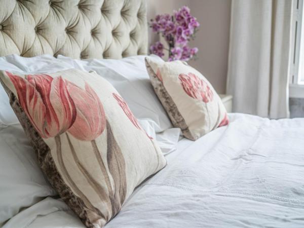 House close to kings cross : photo 6 de la chambre chambre double standard avec salle de bains et toilettes communes