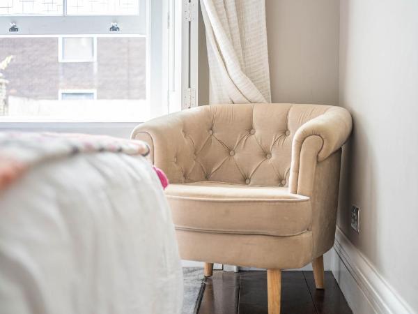 House close to kings cross : photo 3 de la chambre chambre double standard avec salle de bains et toilettes communes
