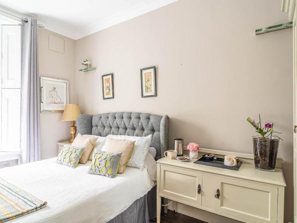 House close to kings cross : photo 4 de la chambre chambre double standard avec salle de bains et toilettes communes