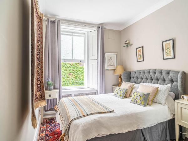 House close to kings cross : photo 1 de la chambre chambre double standard avec salle de bains et toilettes communes